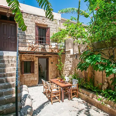 Valia - Old Town